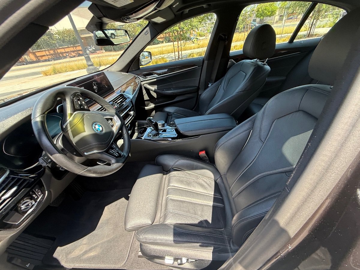 Used 2023 BMW 530e w/ Convenience Package RWD image 12