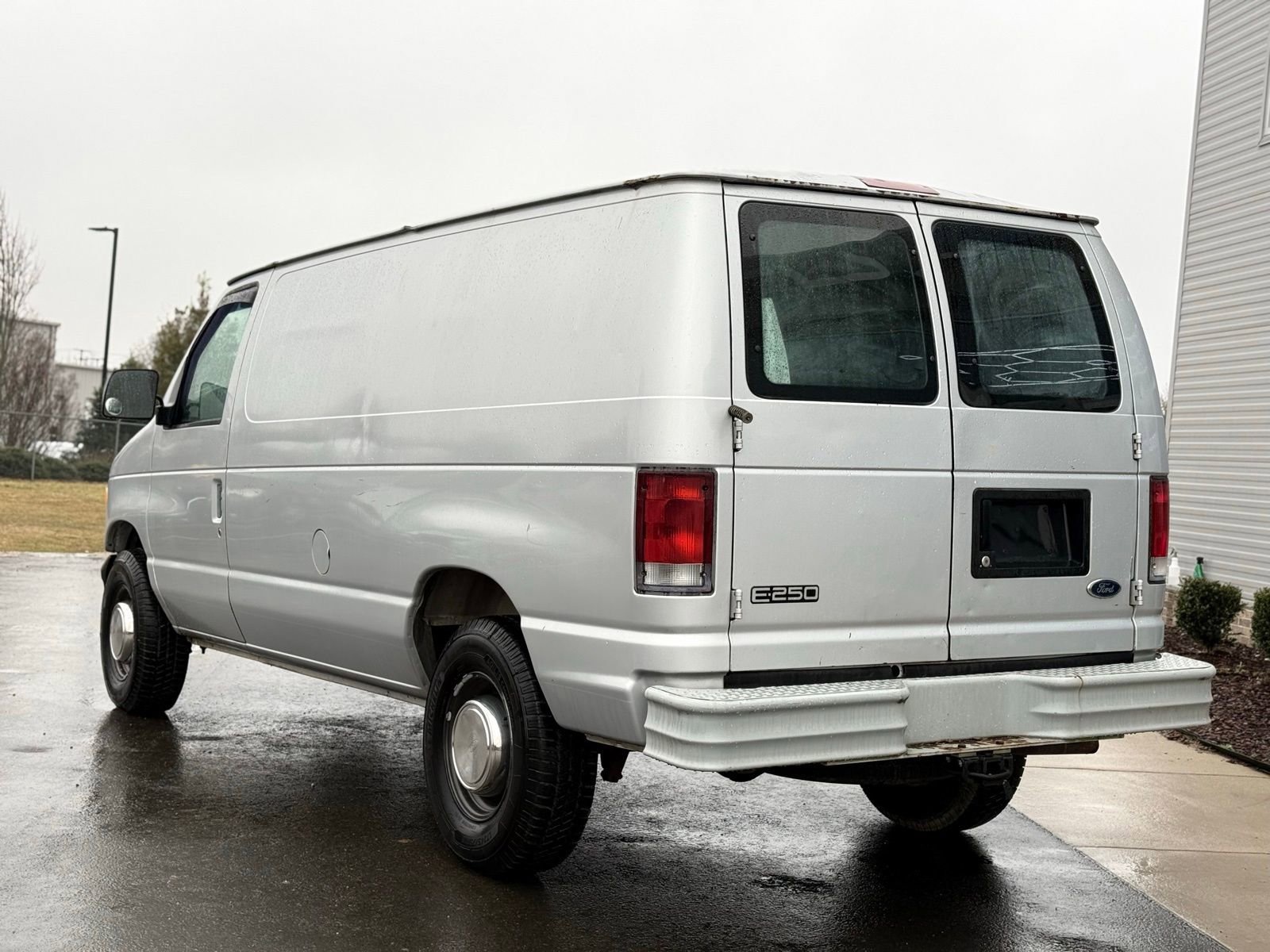 Used 1999 Ford E-250 and Econoline 250 RWD image 4