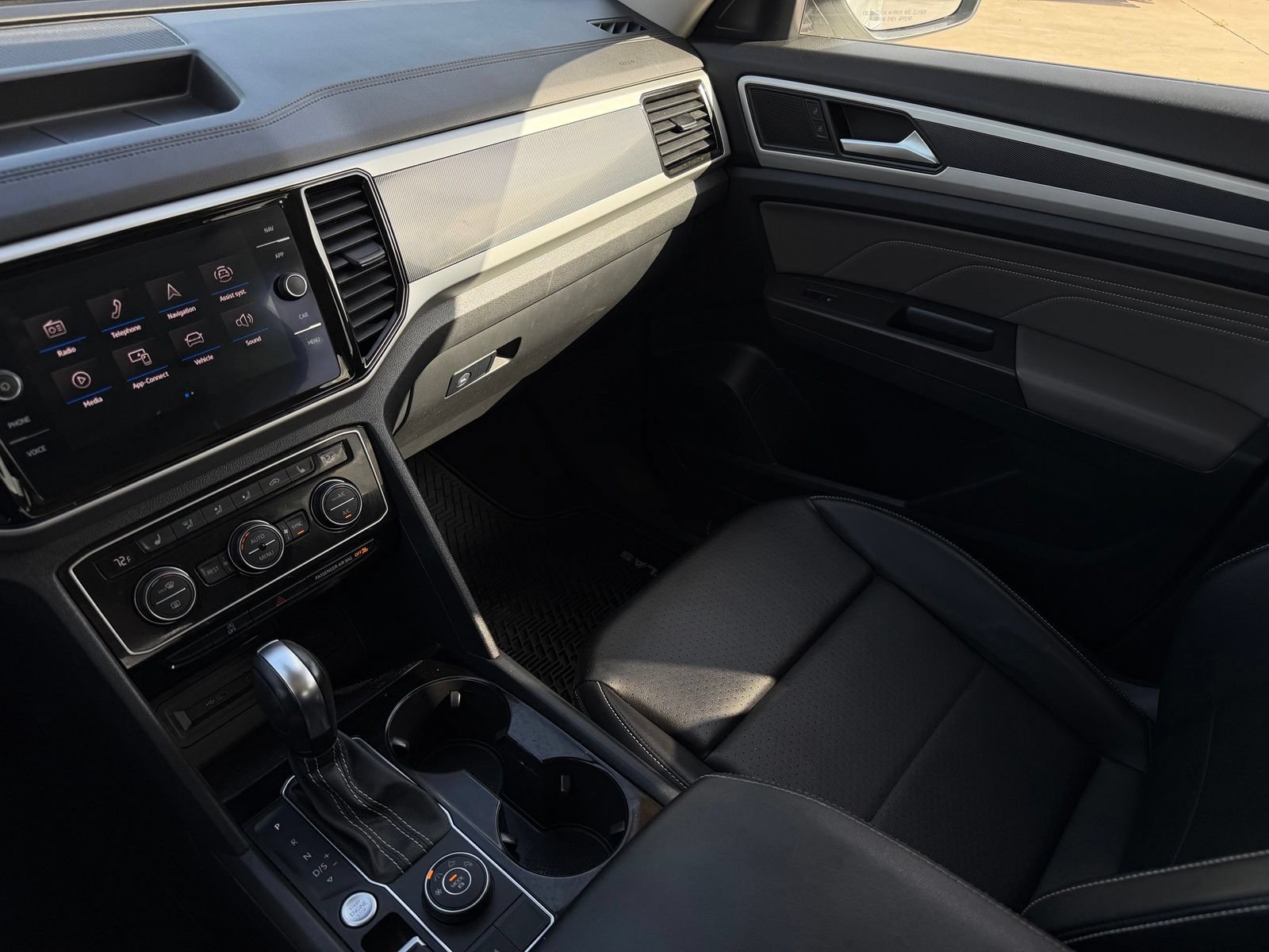 Used 2022 Volkswagen Atlas SEL R-Line AWD/4WD image 34