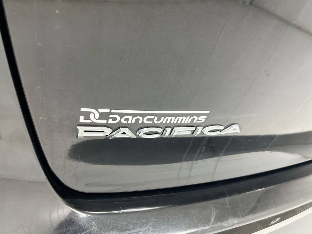 Used 2020 Chrysler Pacifica Touring-L FWD image 26
