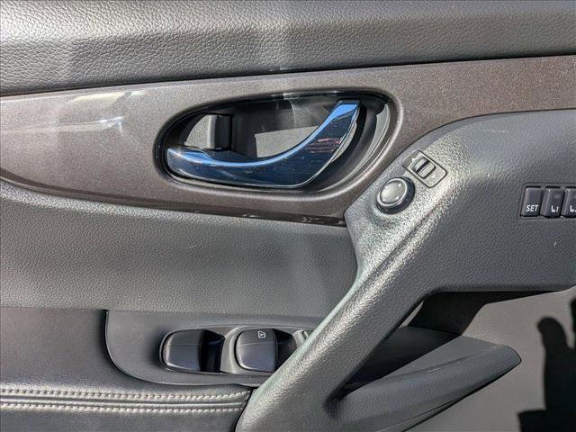 Used 2020 Nissan Rogue SV w/ Premium Package image 5