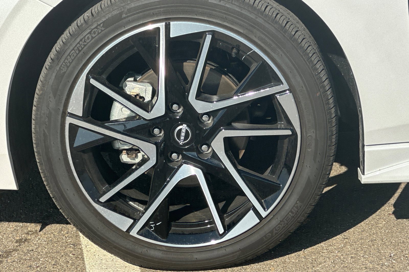 Used 2025 Nissan Sentra SR w/ SR Premium Package image 44