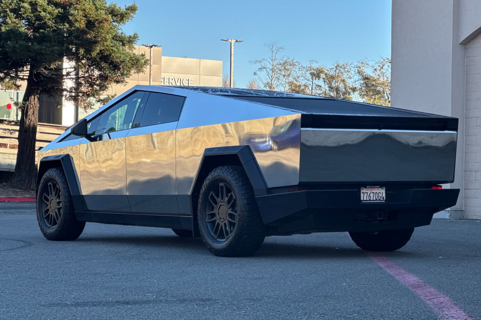 Used 2025 Tesla Cybertruck AWD Crew Cab image 7