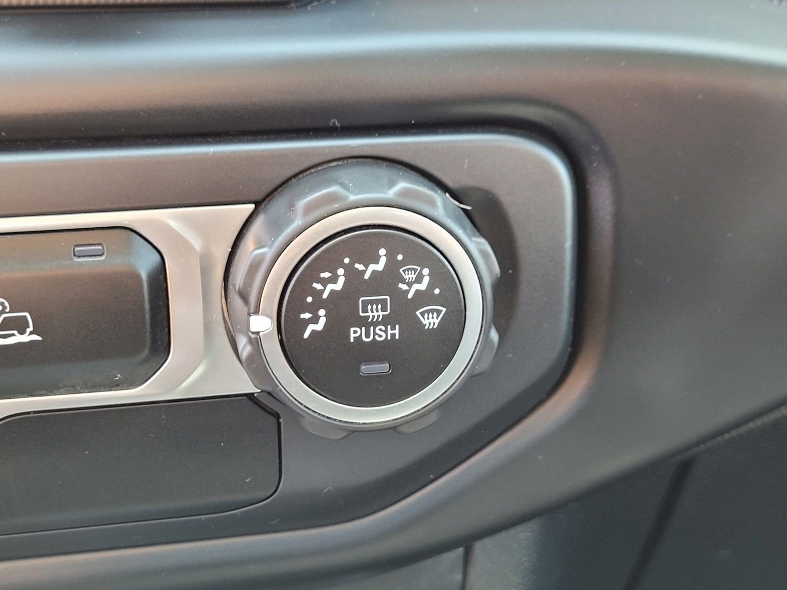 Used 2021 Jeep Wrangler Unlimited Sport image 22