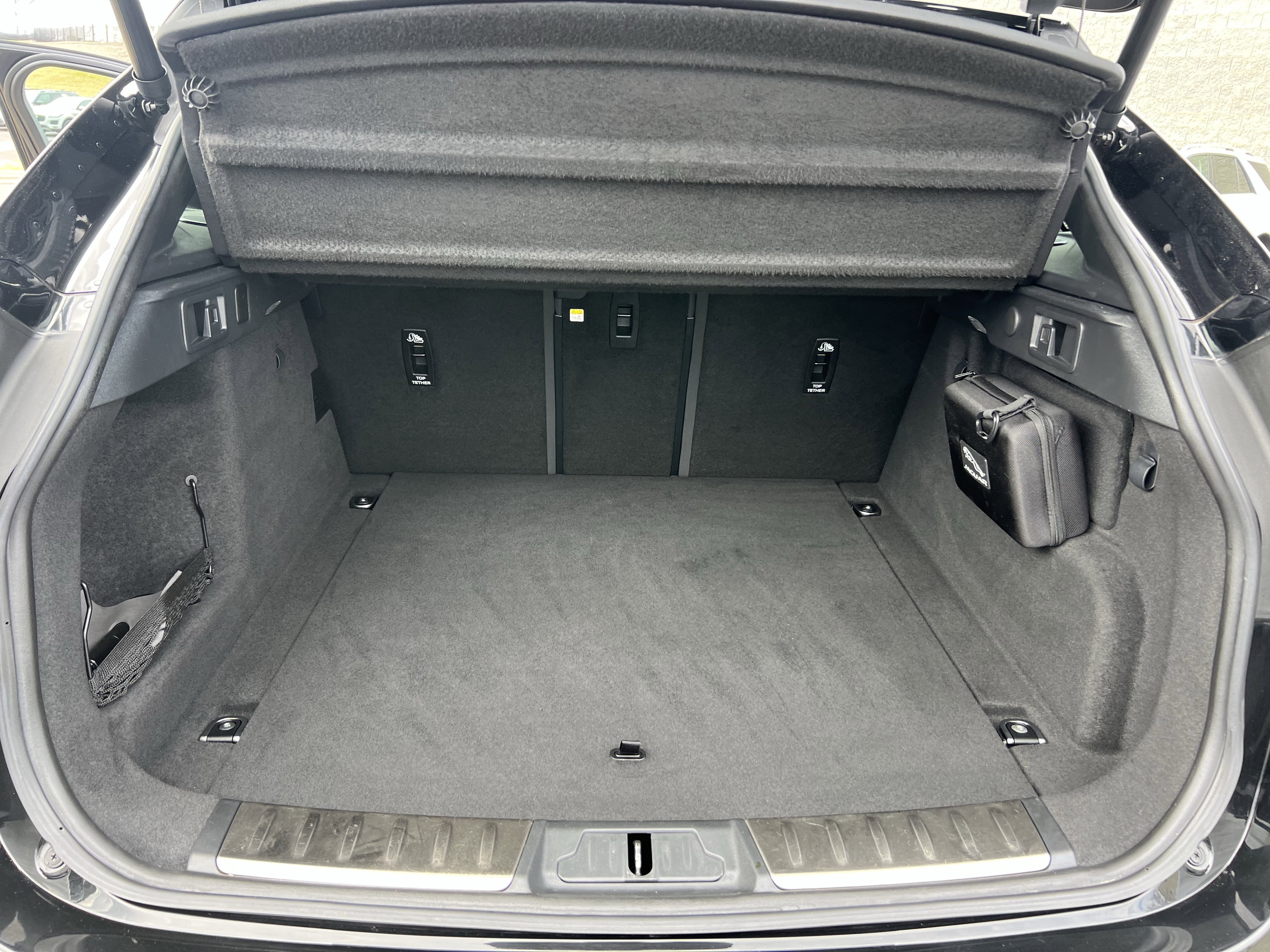 Used 2023 Jaguar F-PACE SVR image 36