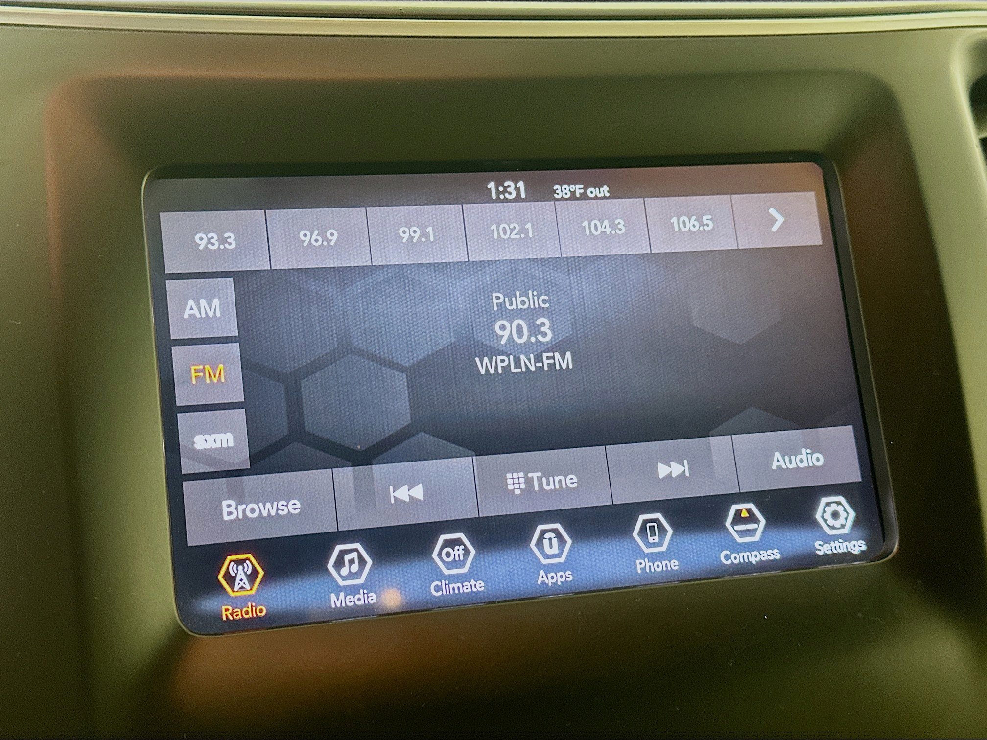 Used 2019 Jeep Cherokee Latitude w/ Popular Appearance Group image 19