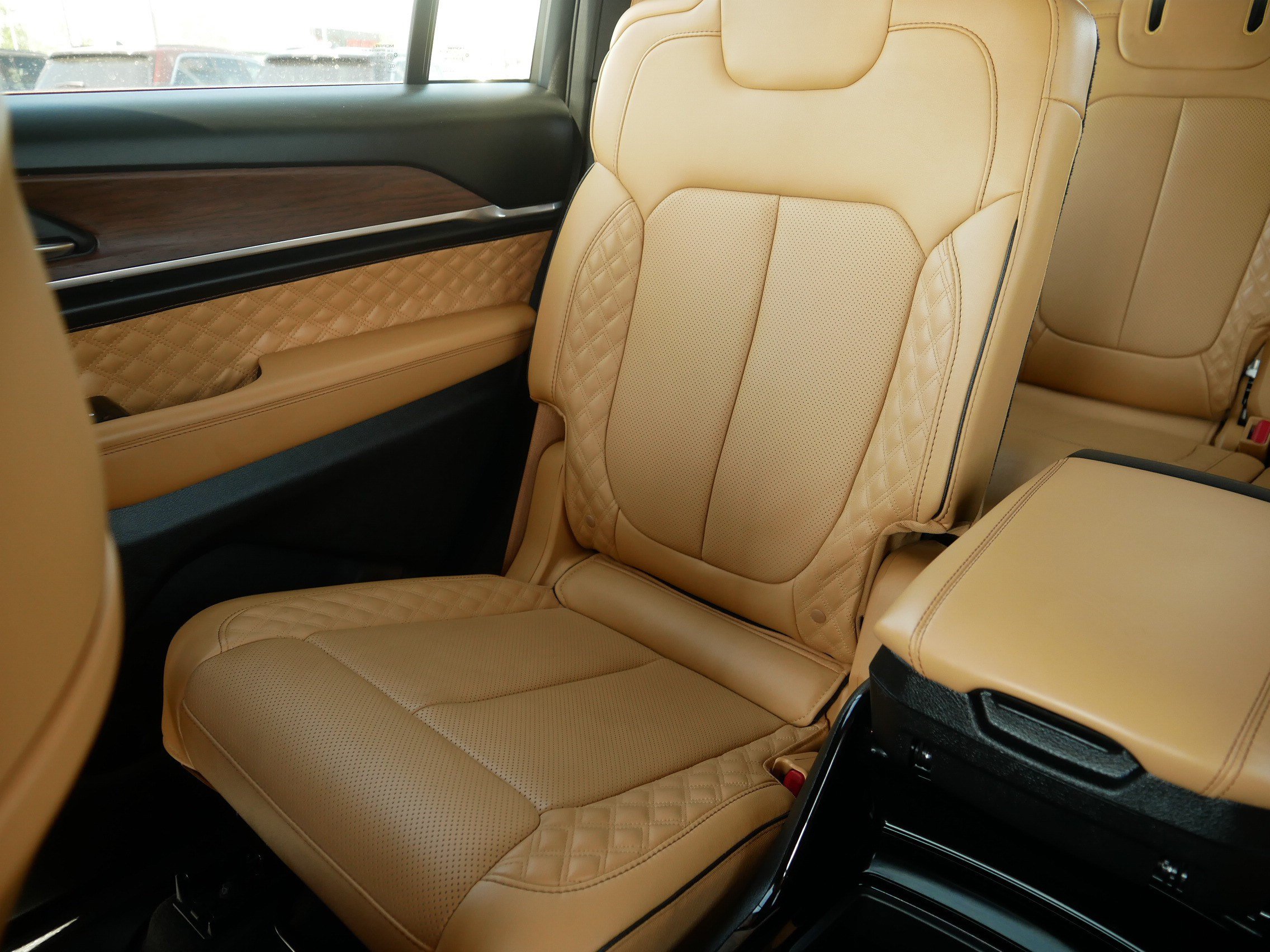 Used 2024 Jeep Grand Cherokee L Summit w/ Advanced Protech Group IV AWD/4WD image 12