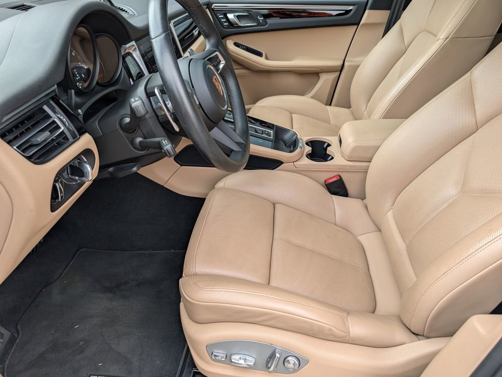 Certified 2022 Porsche Macan AWD/4WD image 26