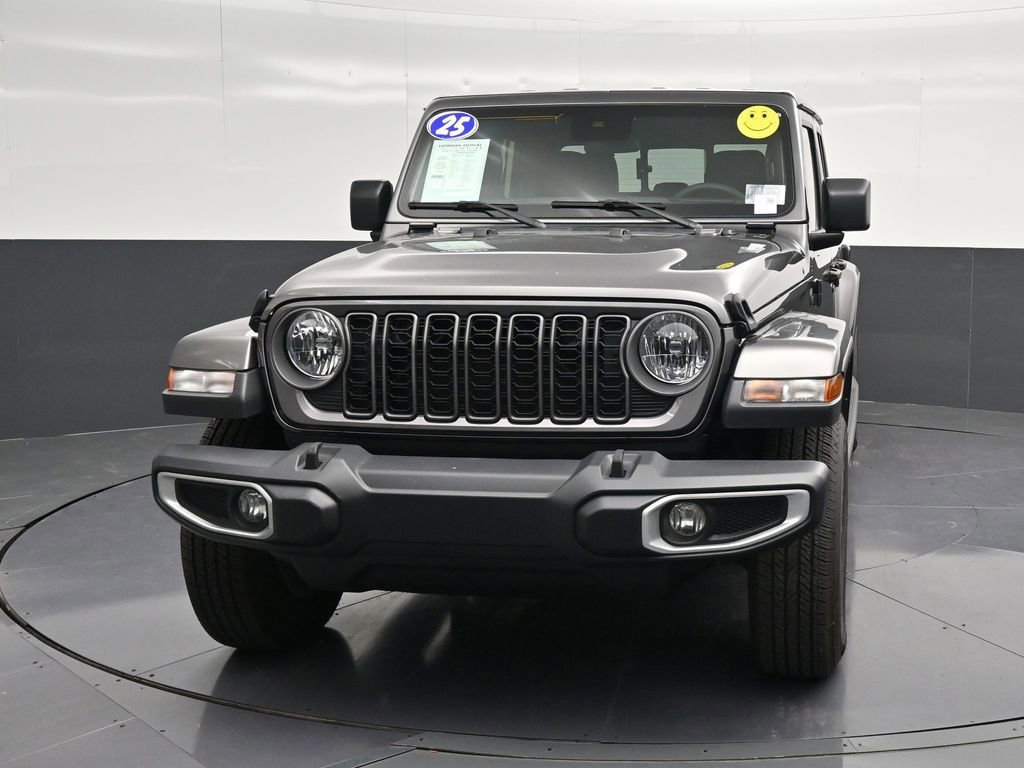 Used 2025 Jeep Gladiator Sport AWD/4WD image 6