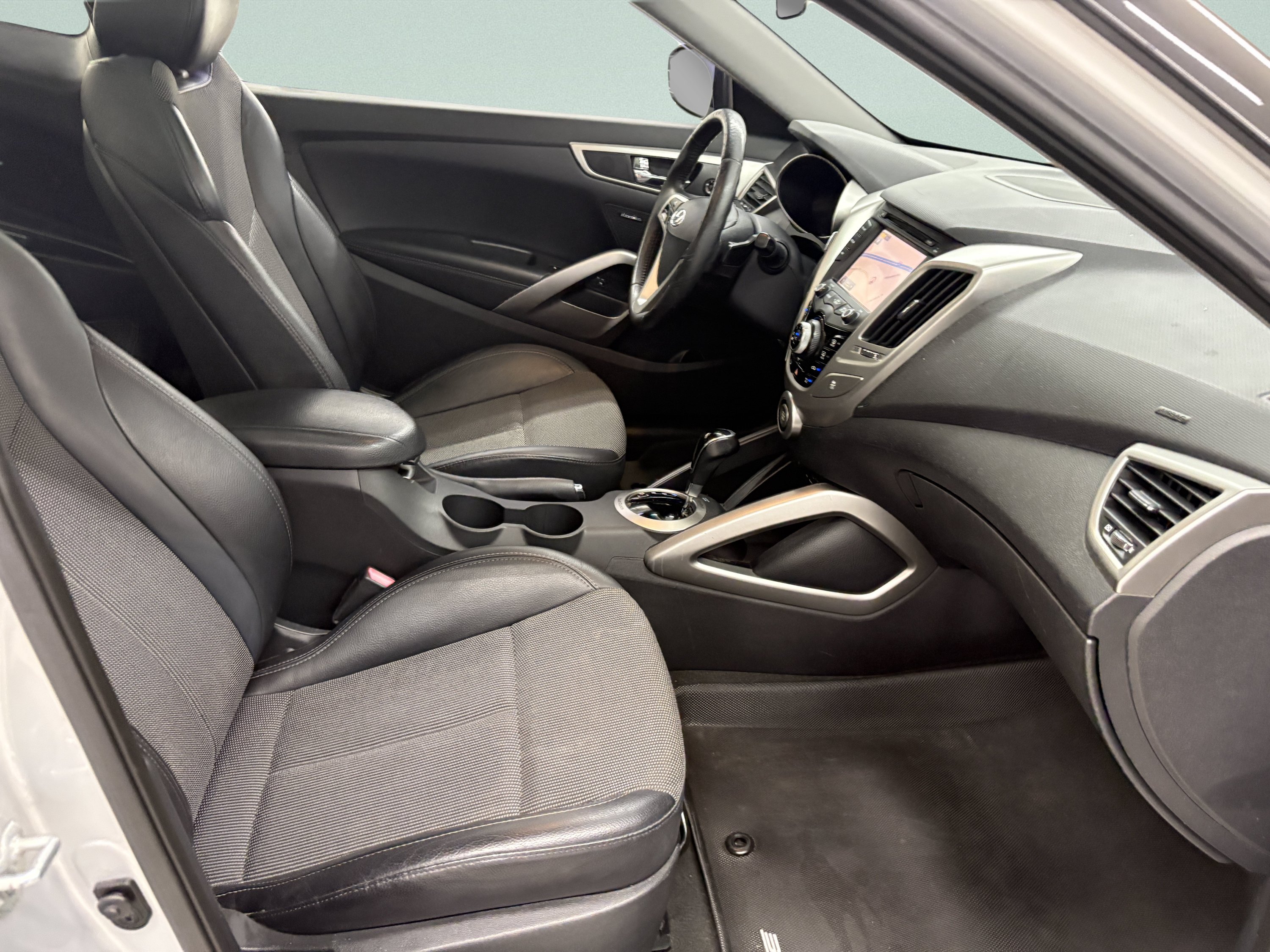 Used 2013 Hyundai Veloster w/ Style Pkg FWD image 21