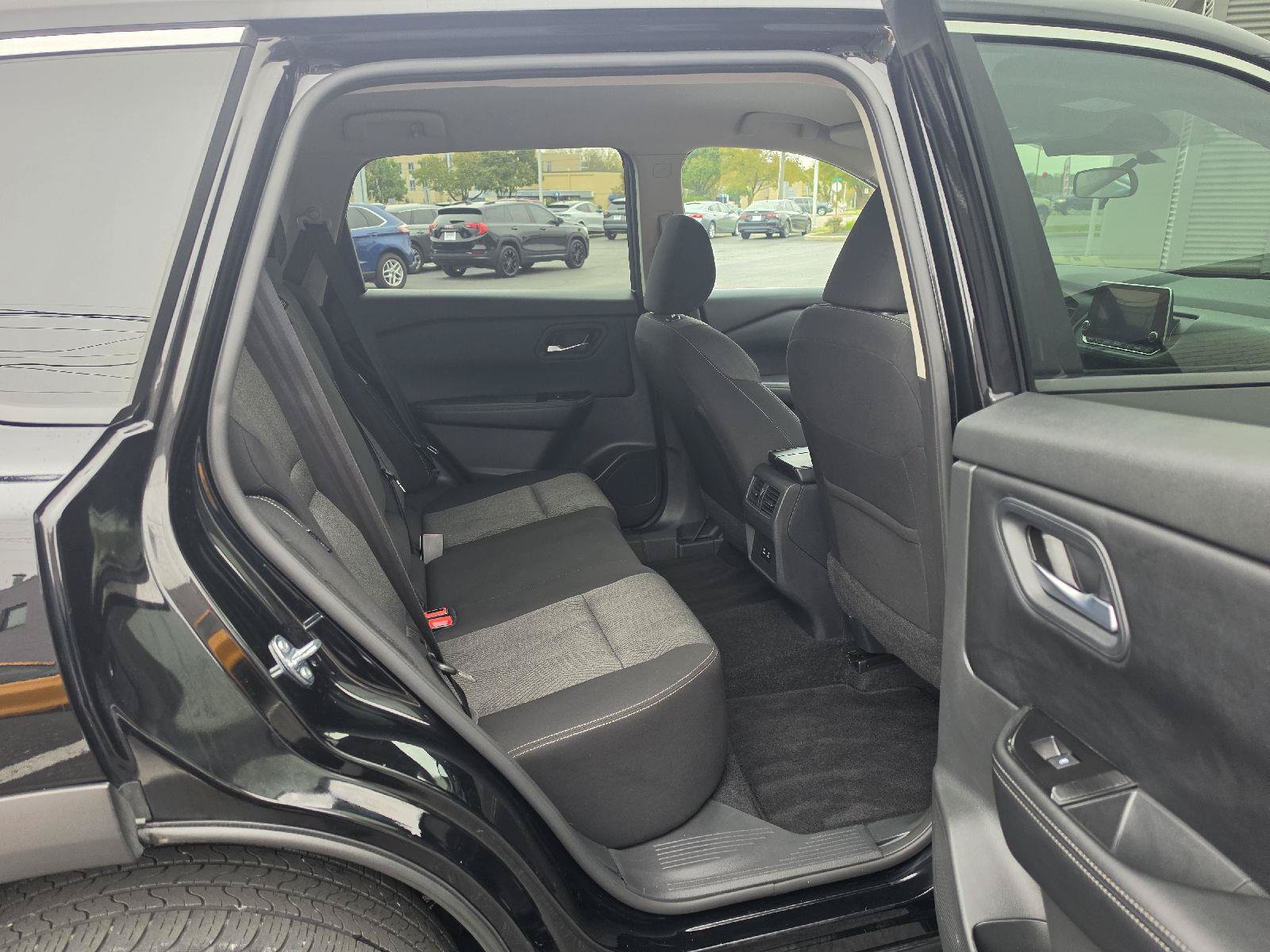 Used 2025 Nissan Rogue SV AWD/4WD image 8