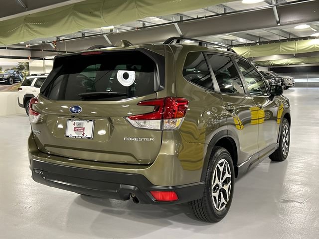 Used 2023 Subaru Forester Premium image 2