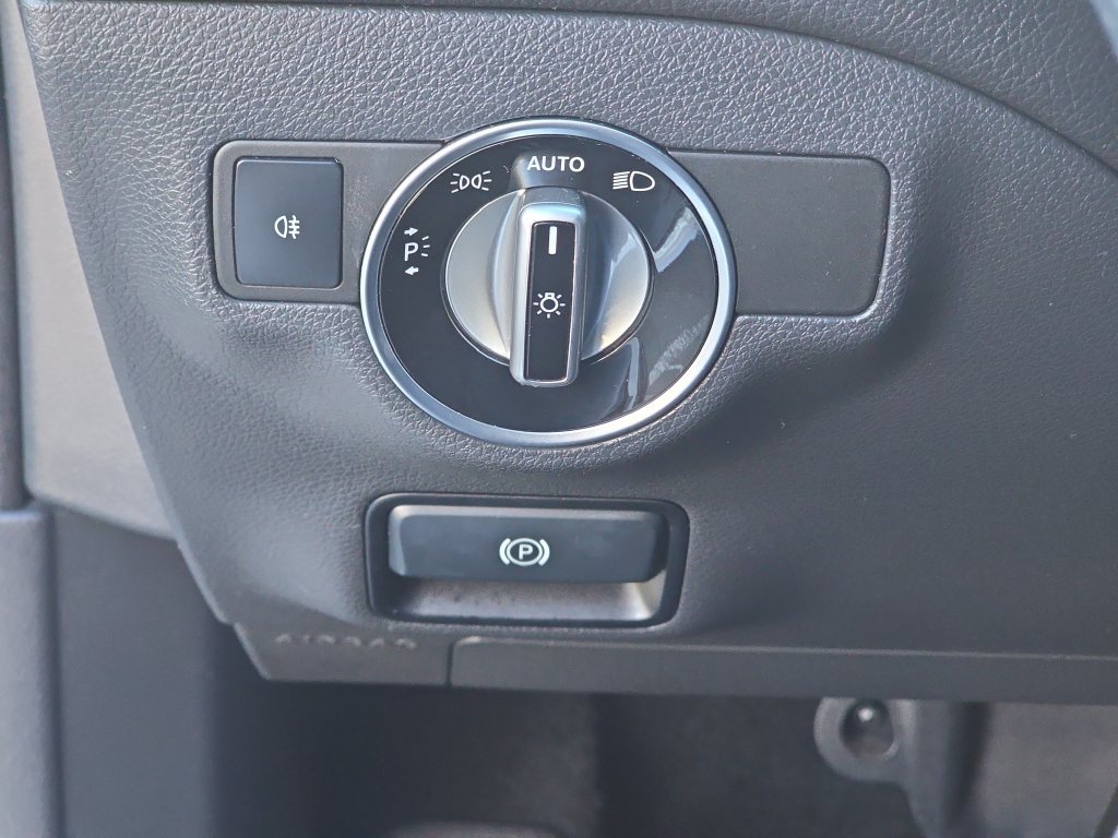Used 2014 Mercedes-Benz CLA 250 image 27