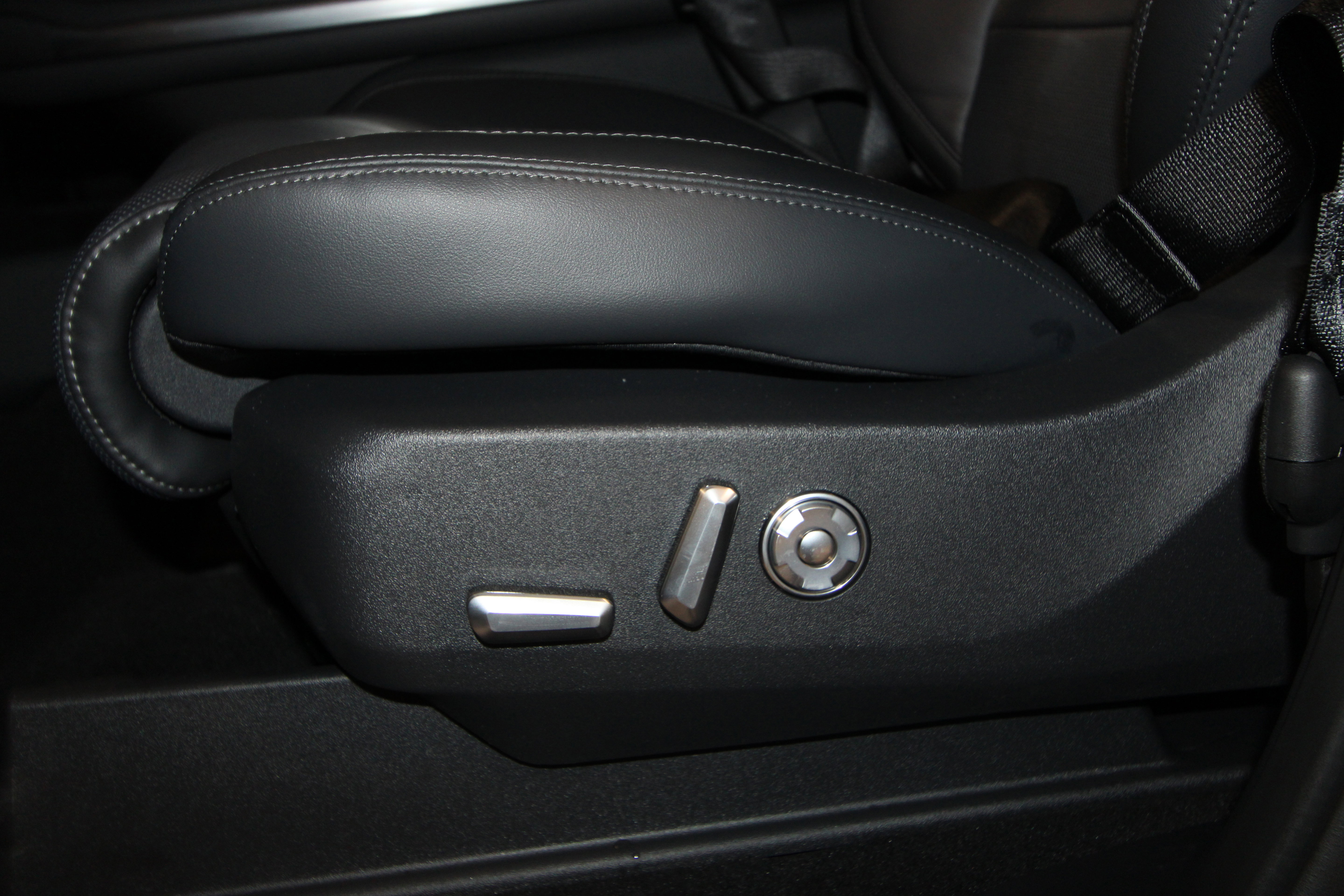 New 2026 Lincoln Navigator L Reserve w/ Jet Appearance Package image 7