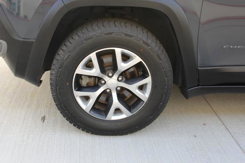 Used 2017 Jeep Cherokee Trailhawk AWD/4WD image 39
