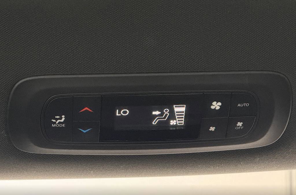 Certified 2024 Chrysler Pacifica Touring-L image 10