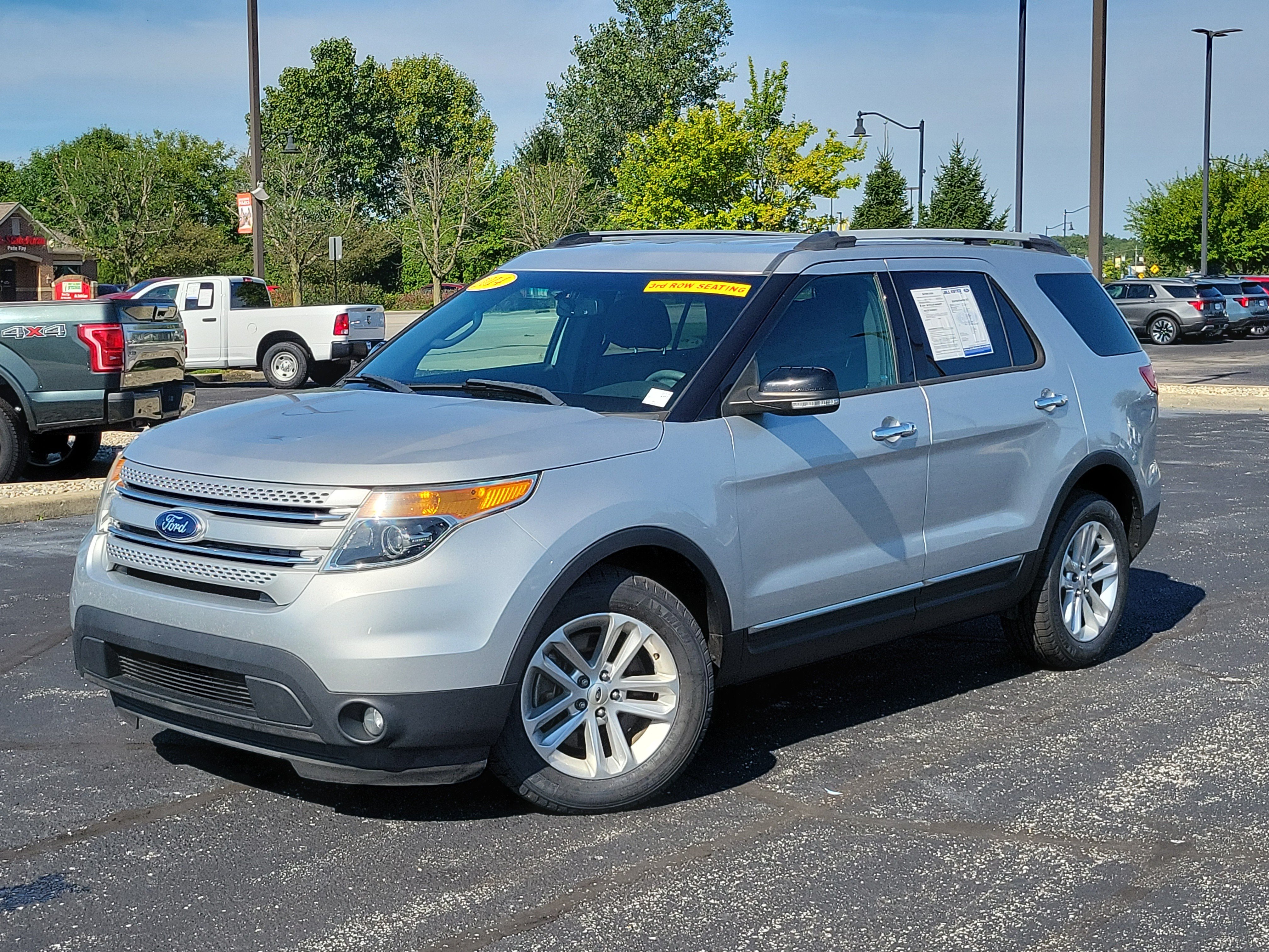 Used 2014 Ford Explorer XLT w/ Equipment Group 201A FWD image 1