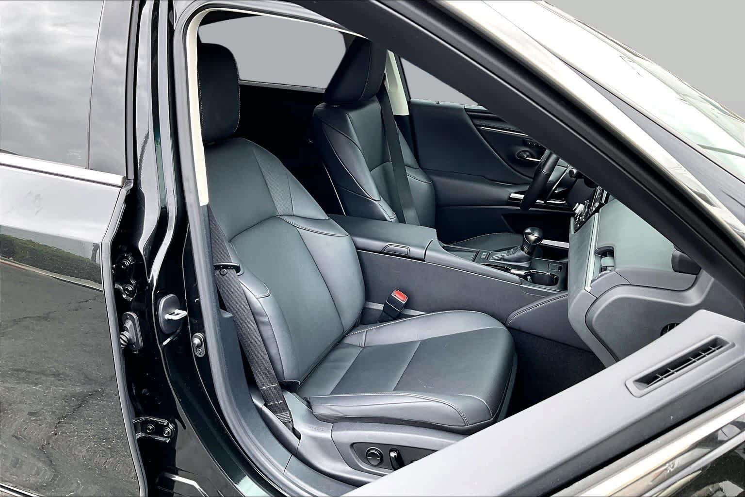 Used 2024 Lexus ES 300h w/ Premium Package FWD image 8