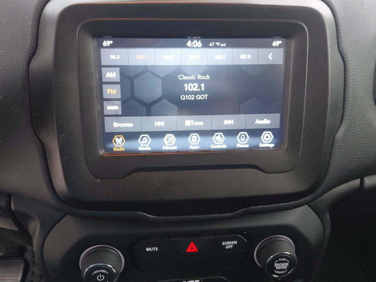 Used 2020 Jeep Renegade Latitude w/ Cold Weather Group AWD/4WD image 29