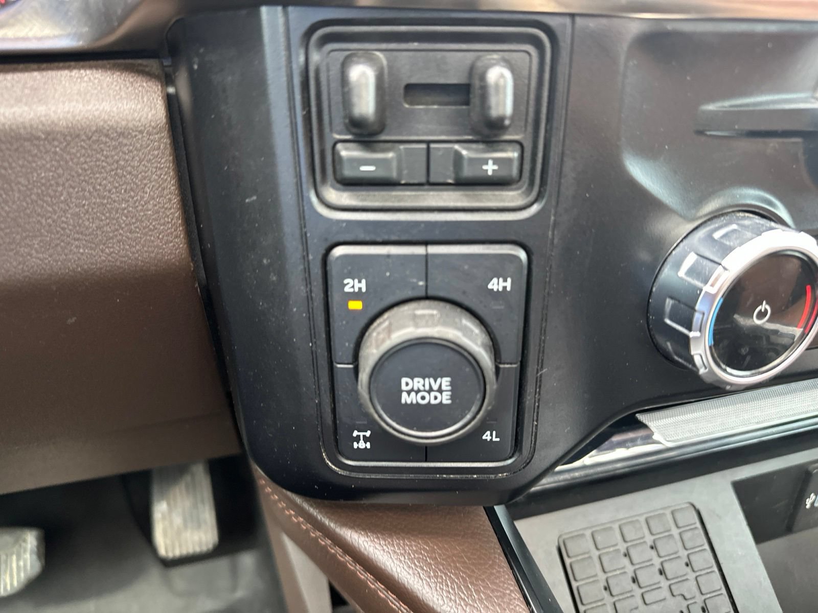 Used 2024 Ford F250 King Ranch w/ FX4 Off-Road Package AWD/4WD image 17