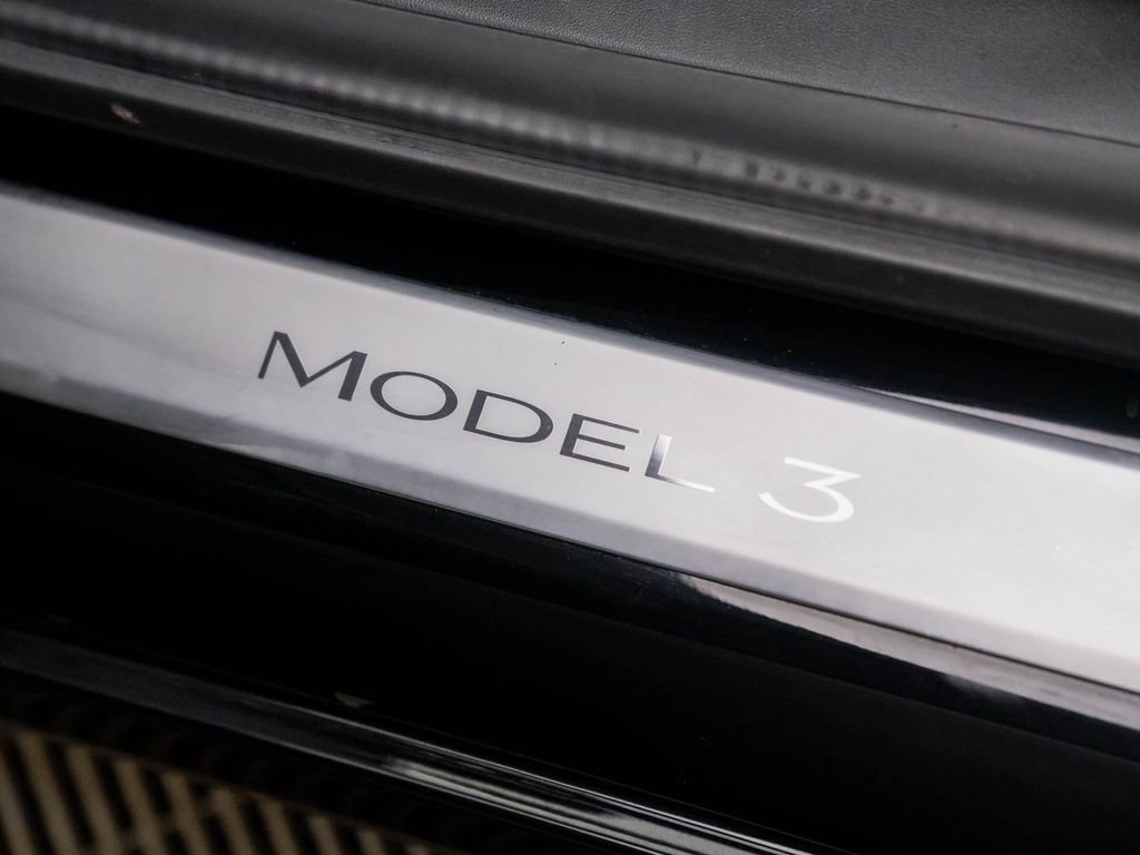 Used 2020 Tesla Model 3 Performance image 19