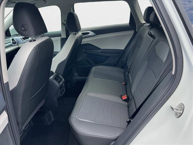New 2025 Volkswagen Taos SE image 16