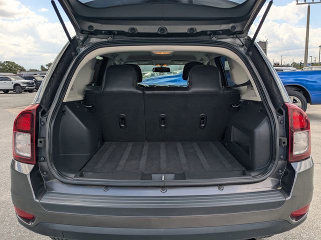 Used 2016 Jeep Compass Latitude FWD image 10