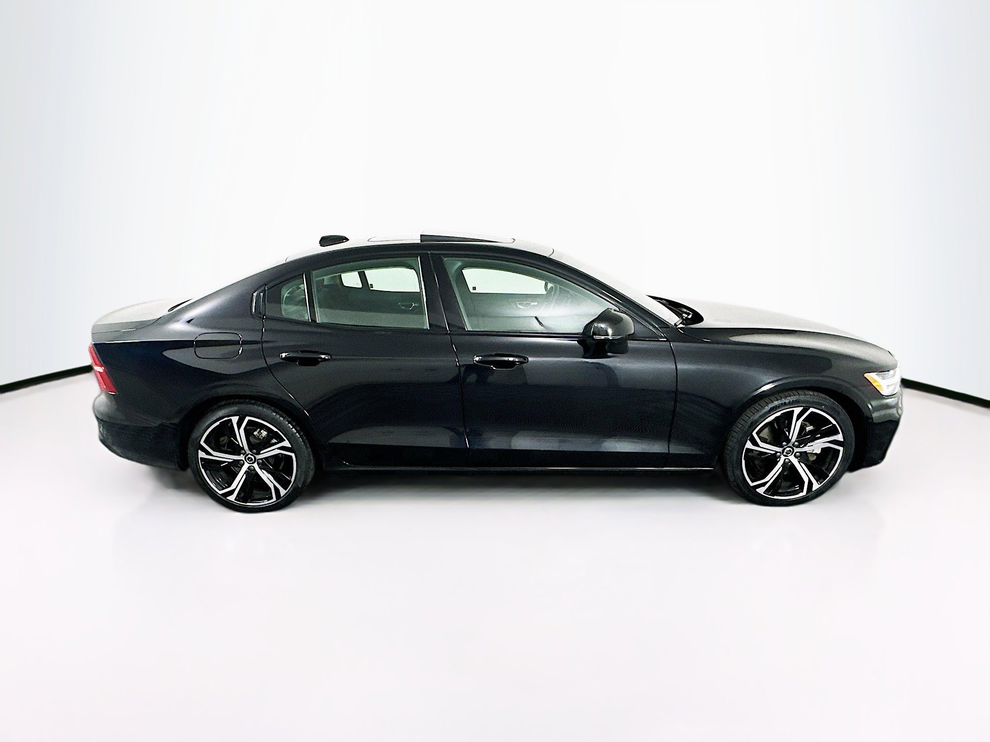 Used 2024 Volvo S60 B5 Plus image 10