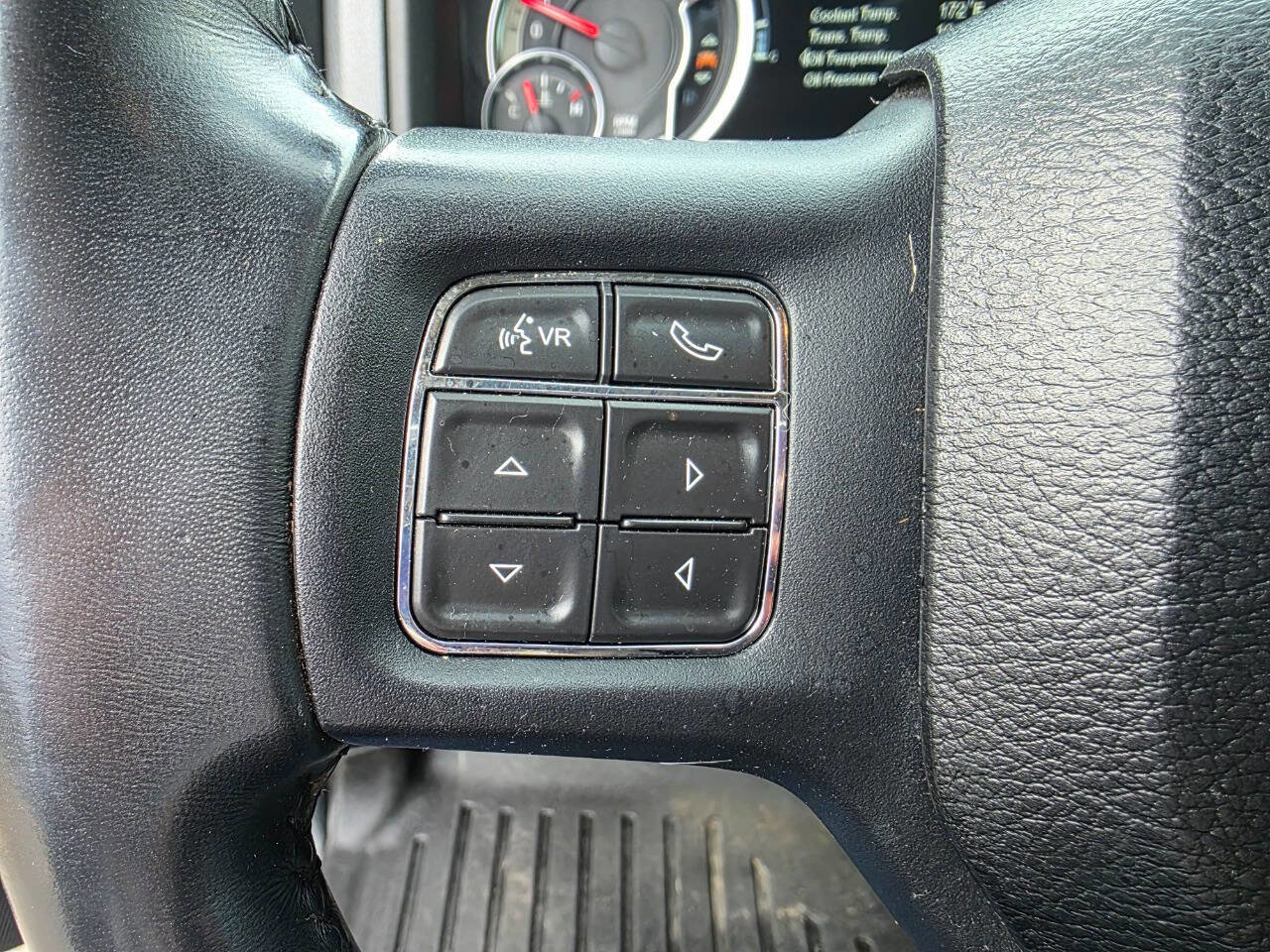 Used 2018 RAM 2500 SLT w/ Luxury Group image 18