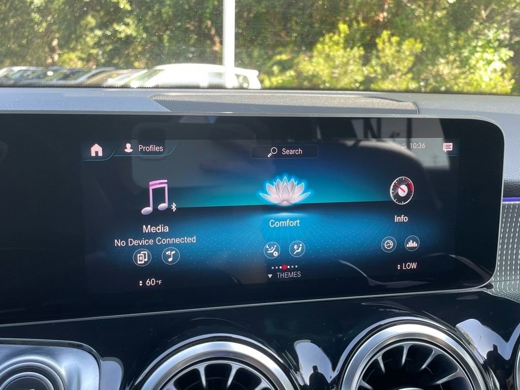 Used 2021 Mercedes-Benz GLB 250 4MATIC w/ Premium Package image 13