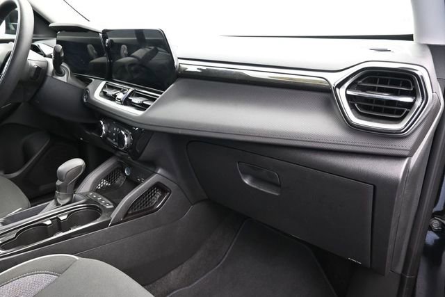 Used 2025 Chevrolet TrailBlazer LT AWD/4WD image 35