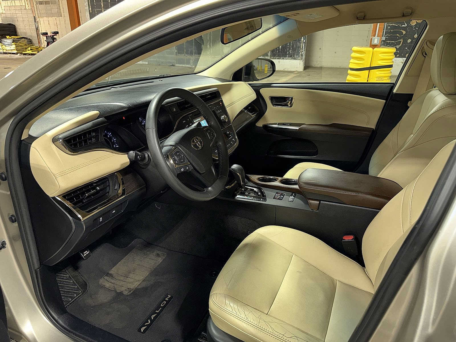 Used 2016 Toyota Avalon XLE w/ Protection Package FWD image 27