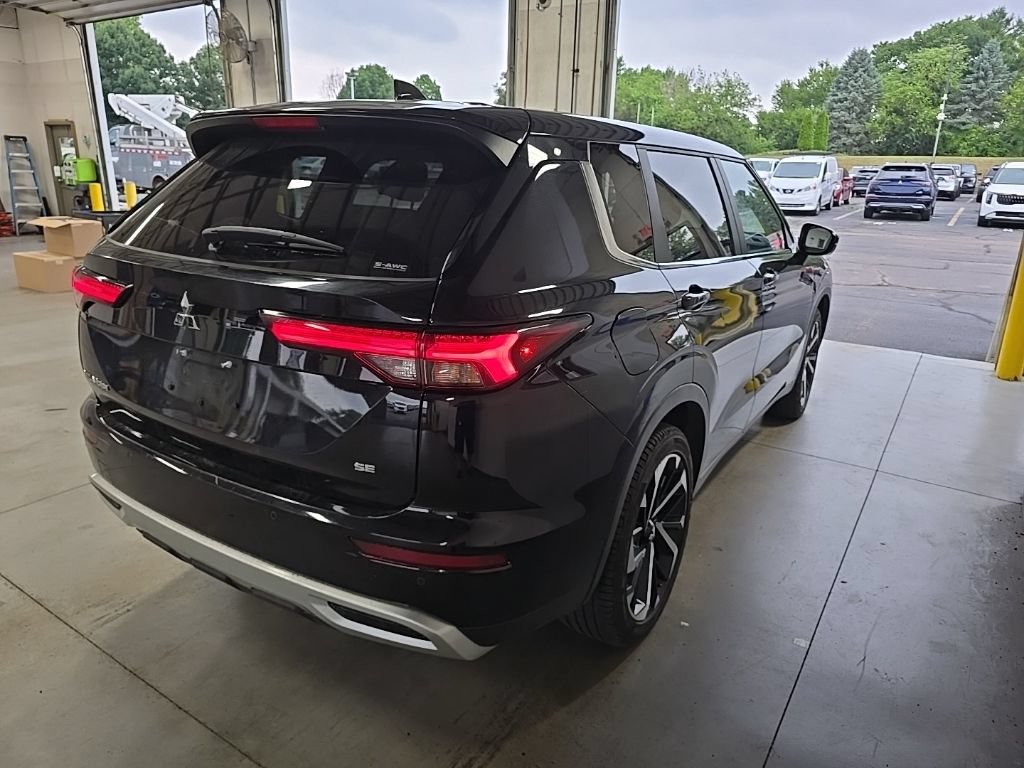 Used 2024 Mitsubishi Outlander SE AWD/4WD image 4