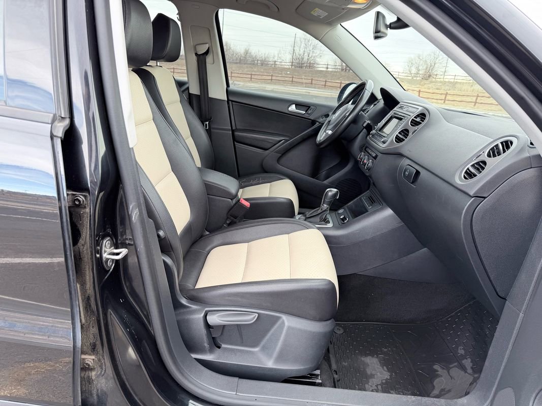 Used 2016 Volkswagen Tiguan S image 12