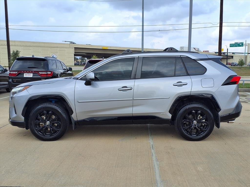 Used 2022 Toyota RAV4 SE w/ Convenience Package image 3