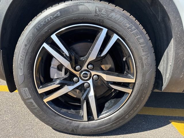 Certified 2025 Volvo XC40 B5 Core image 9