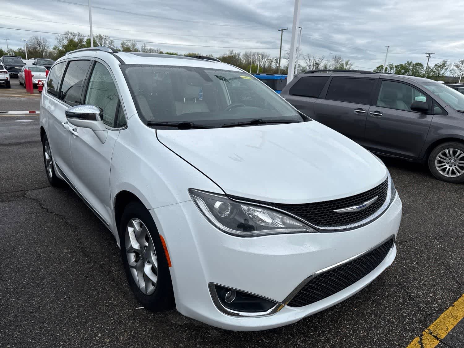 Used 2020 Chrysler Pacifica Limited FWD image 8