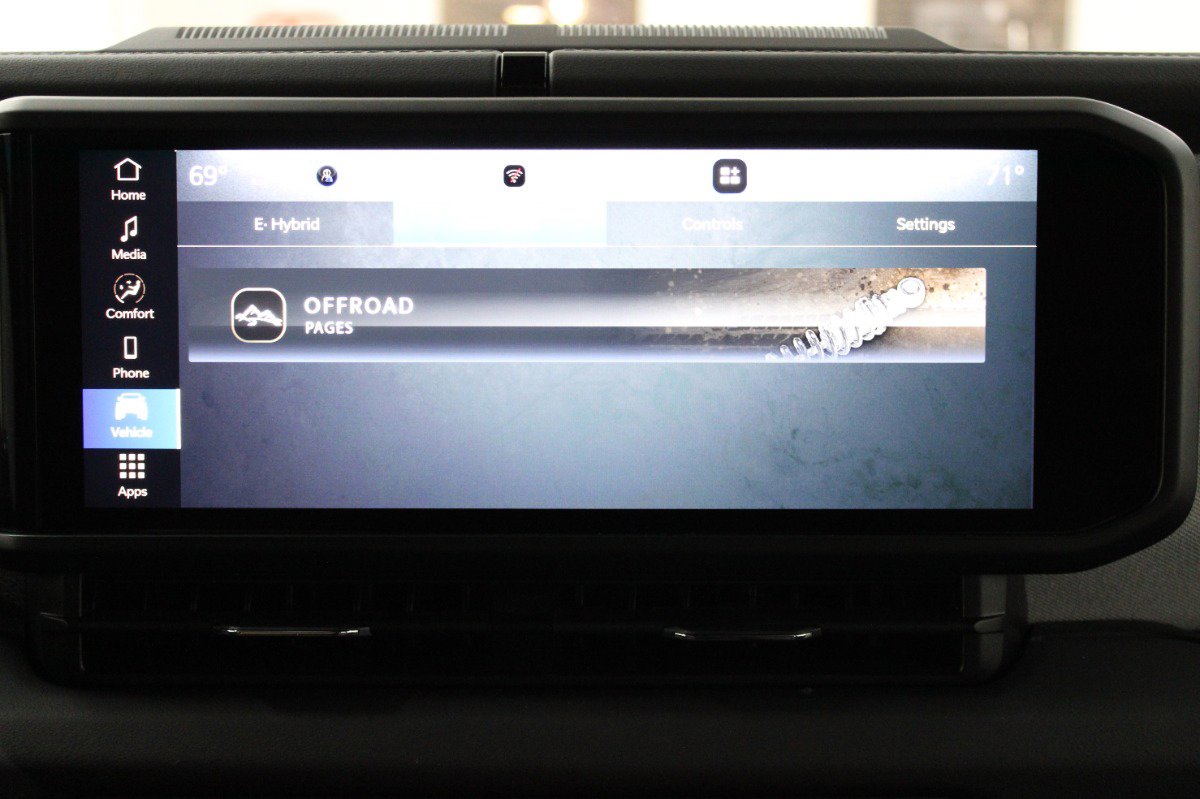 Used 2025 Jeep Wrangler Unlimited Sahara w/ Safety Group image 25