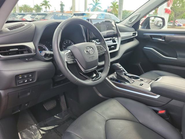 Certified 2021 Toyota Highlander Platinum AWD/4WD image 18