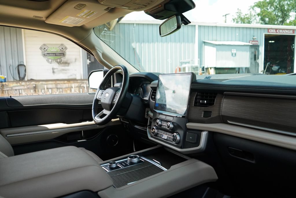Used 2022 Ford Expedition Limited AWD/4WD image 14