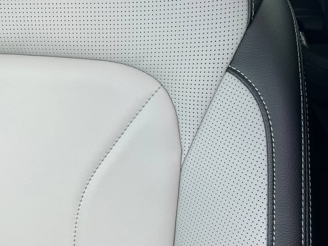 New 2025 Ford Escape SE w/ PHEV Premium Package FWD image 14