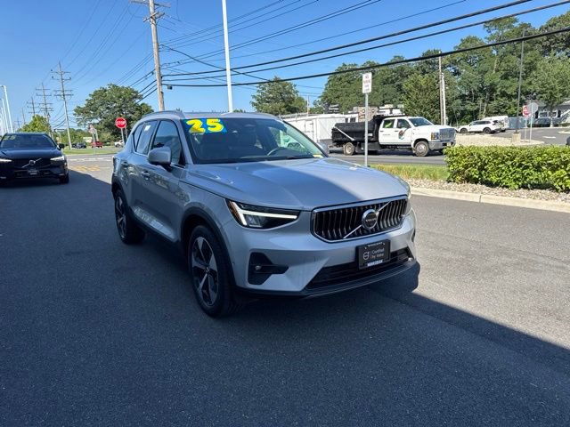 Certified 2025 Volvo XC40 B5 Plus AWD/4WD image 6