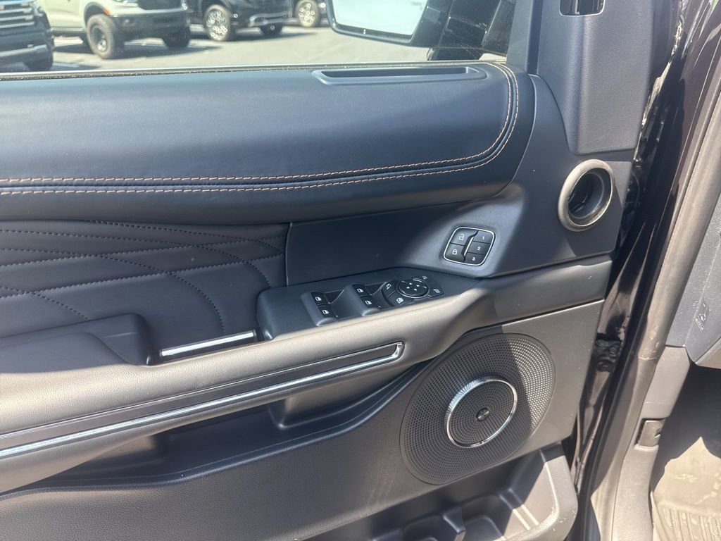 Used 2023 Ford Expedition Platinum image 20