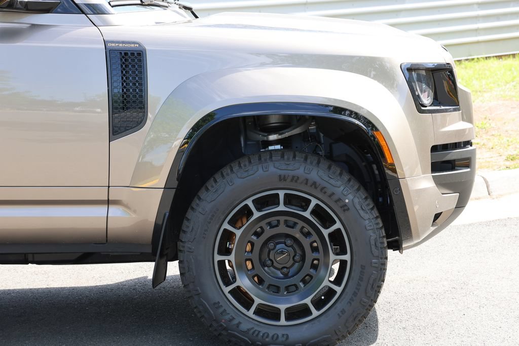 New 2026 Land Rover Defender 110 OCTA AWD/4WD image 7