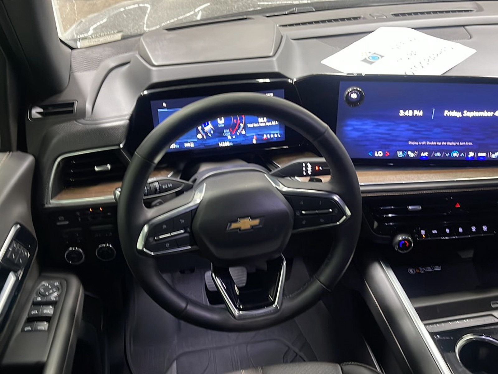 Used 2025 Chevrolet Tahoe High Country AWD/4WD image 3