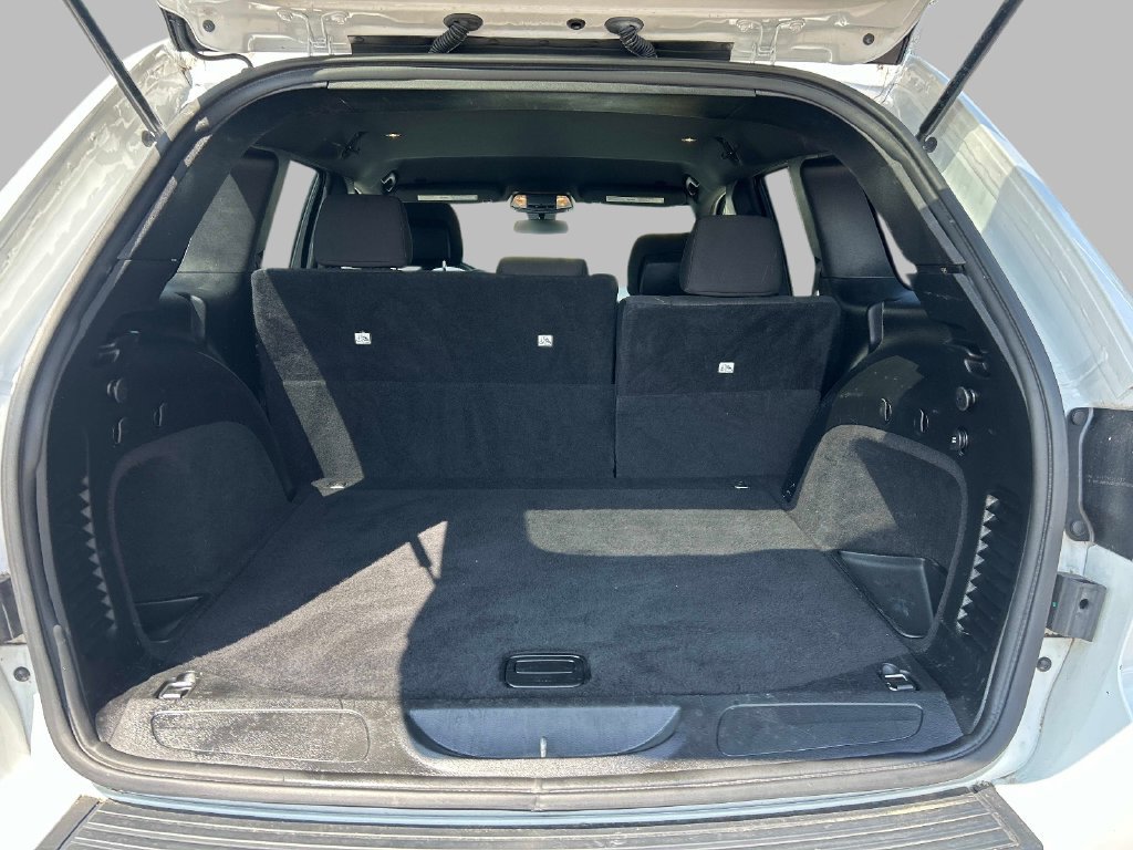 Certified 2020 Jeep Grand Cherokee Laredo AWD/4WD image 11
