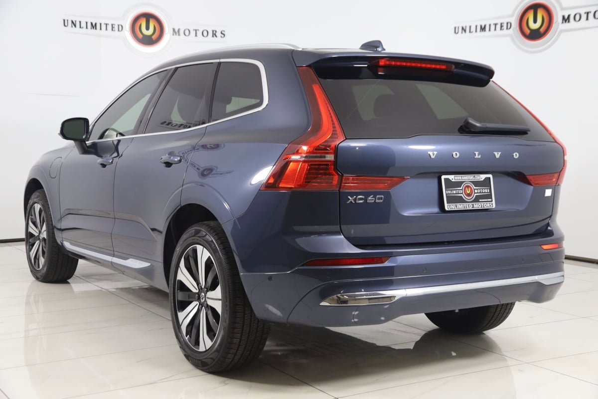 Used 2023 Volvo XC60 T8 Plus AWD/4WD image 4