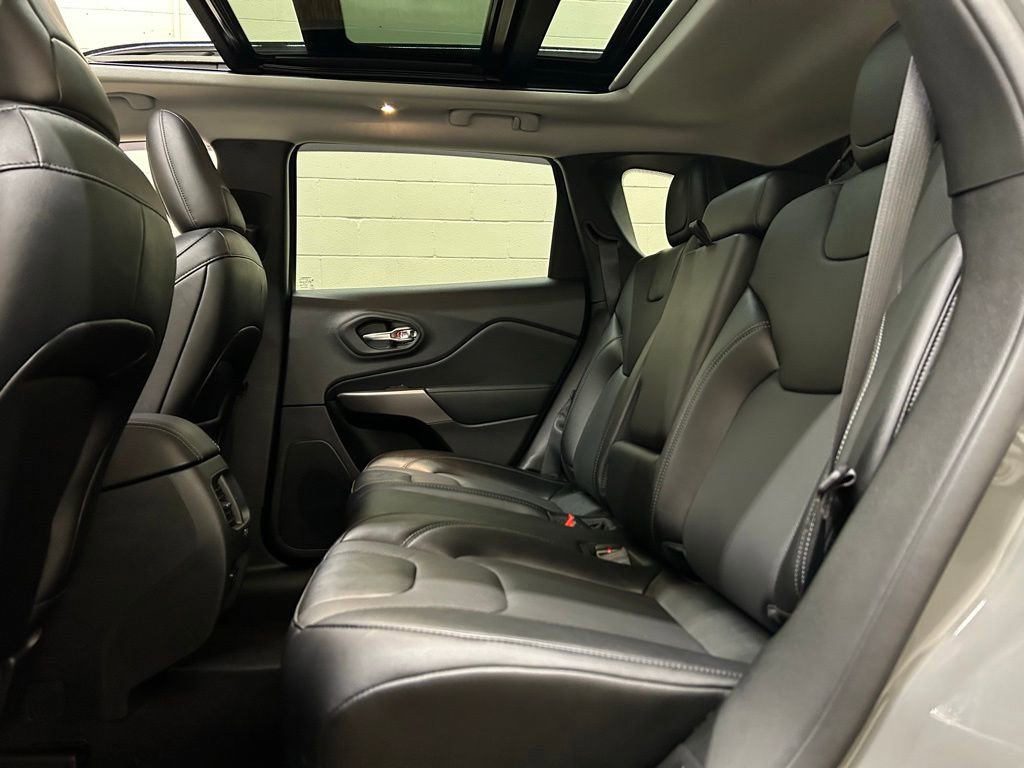 Used 2022 Jeep Cherokee Limited image 8