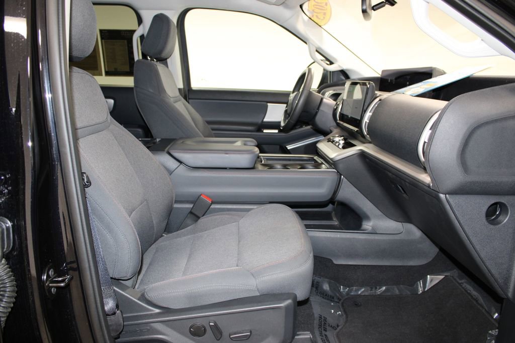 Used 2025 Ford Expedition Active image 29