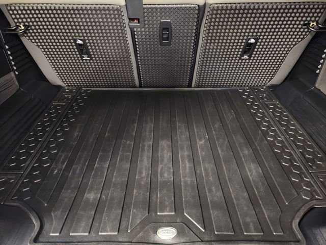 Used 2022 Land Rover Defender 110 S image 34